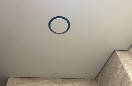 Решетка скрытого монтажа для натяжного потолка FoZa d150мм с вентилятором на шарикоподшипнике d100мм c выходом на трубу 100/125мм